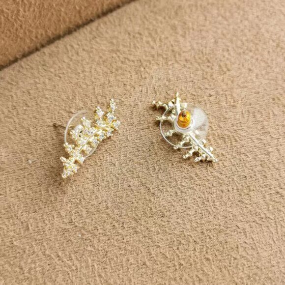 Kendra Scott Stud Earrings - Picture 3 of 3